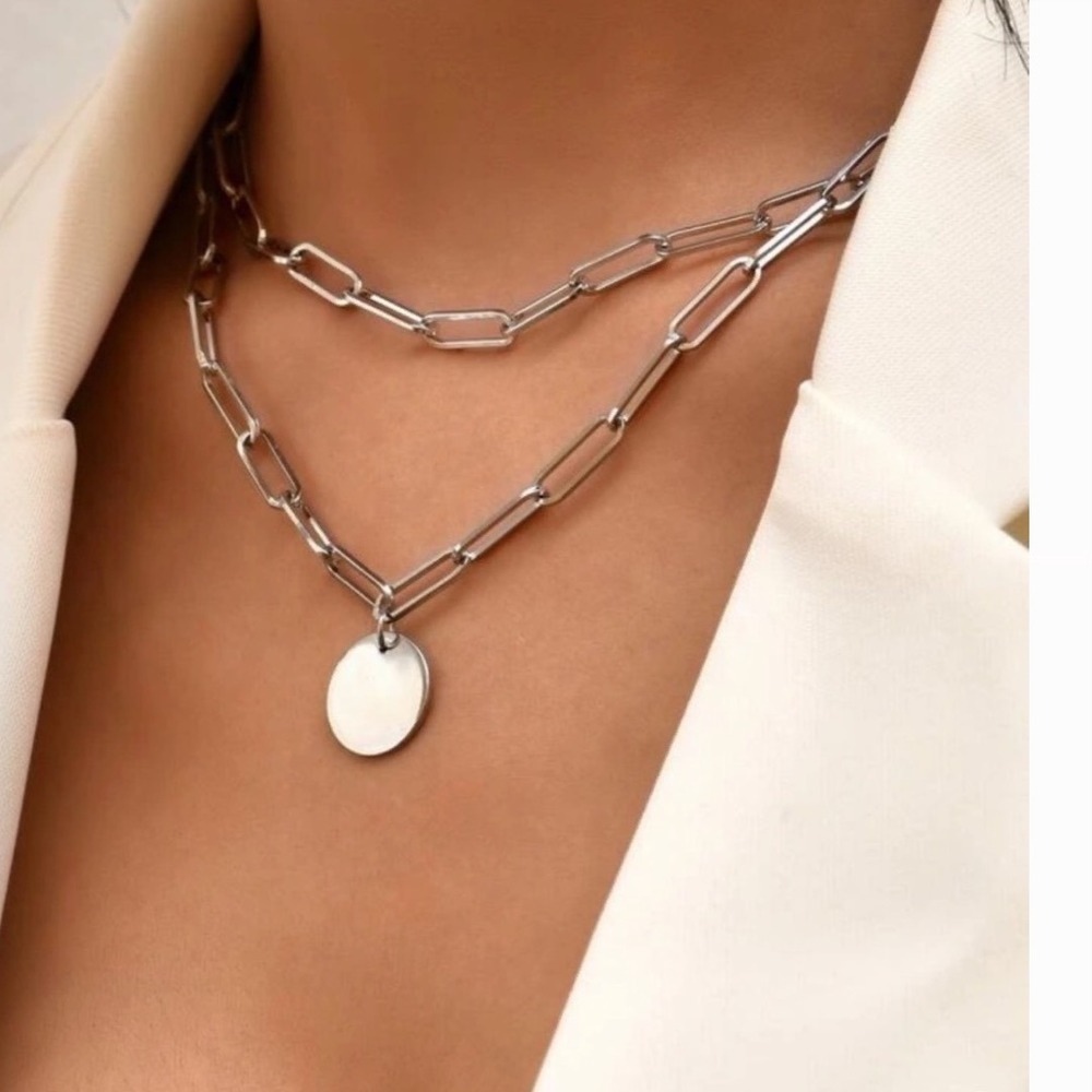 Silver tone‎ double paper clip chain Necklace with circle charm like new!